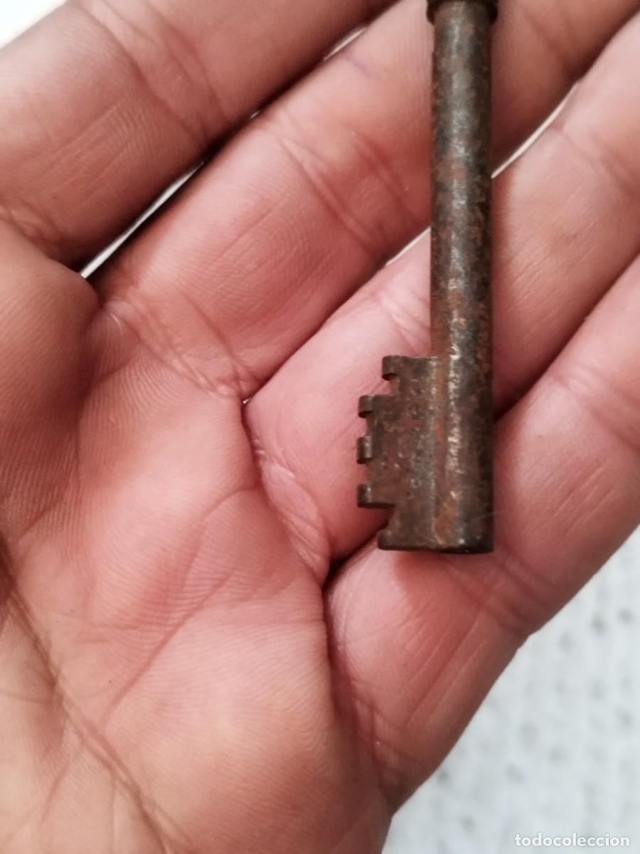 Antig&uuml;edades: Antigua llave de forja. - Foto 5