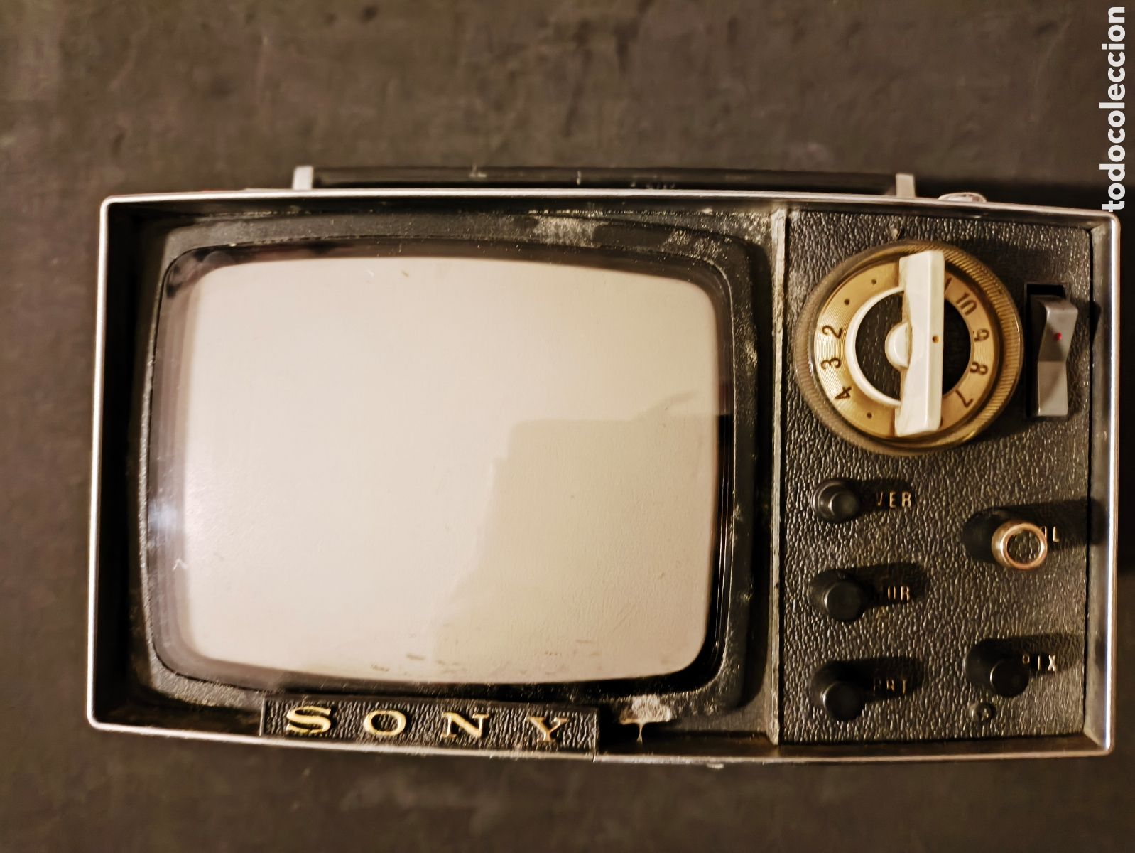 Antig&uuml;edades: Sony micro tv port&aacute;til con estuche y cable de corriente