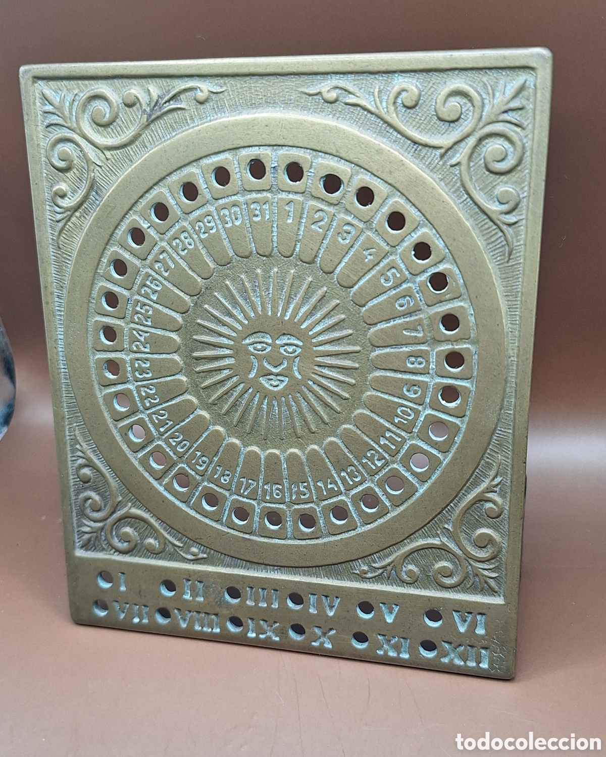 Antig&uuml;edades: Calendario Perpetuo de Bronce - Foto 3