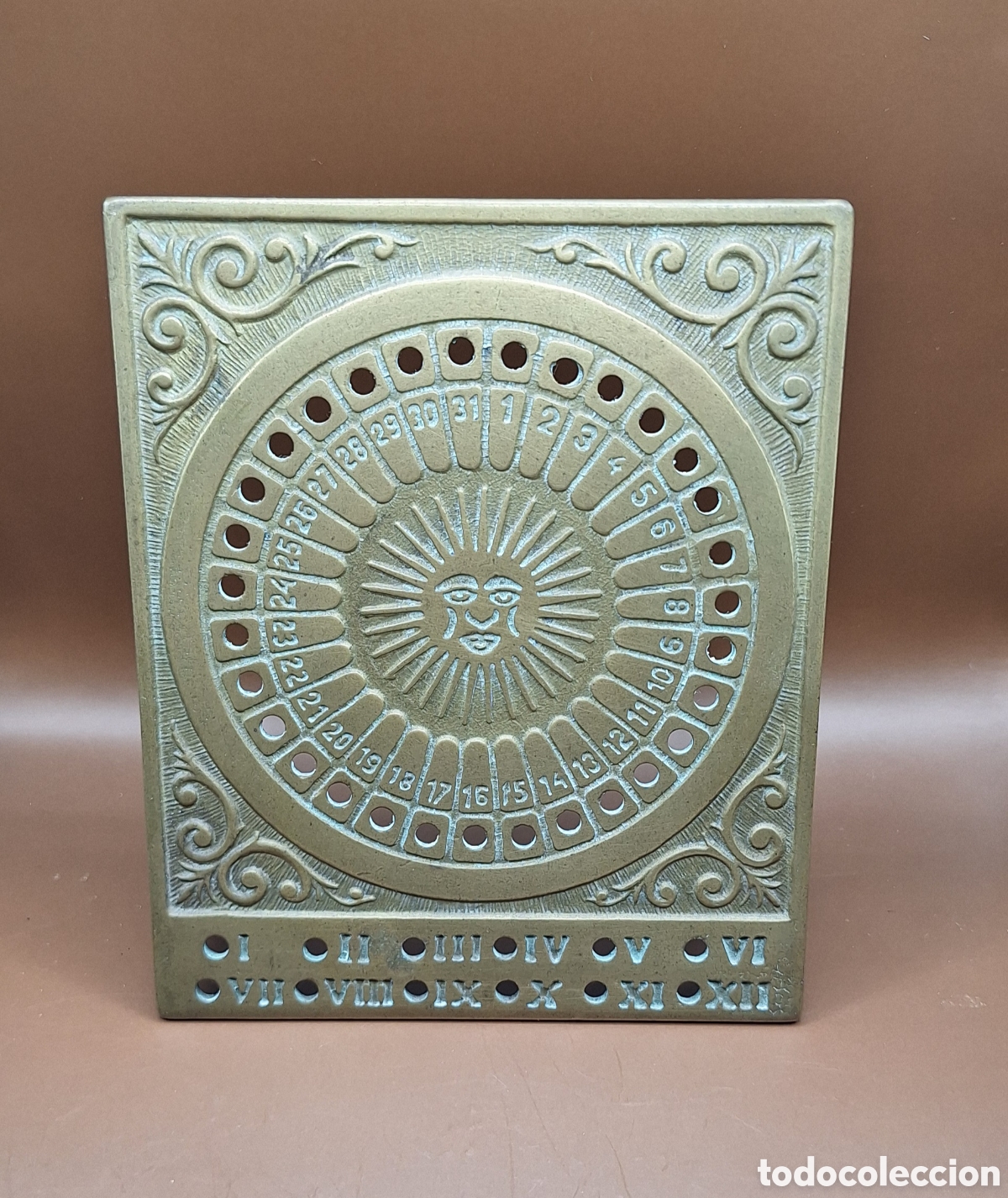 Antig&uuml;edades: Calendario Perpetuo de Bronce - Foto 1