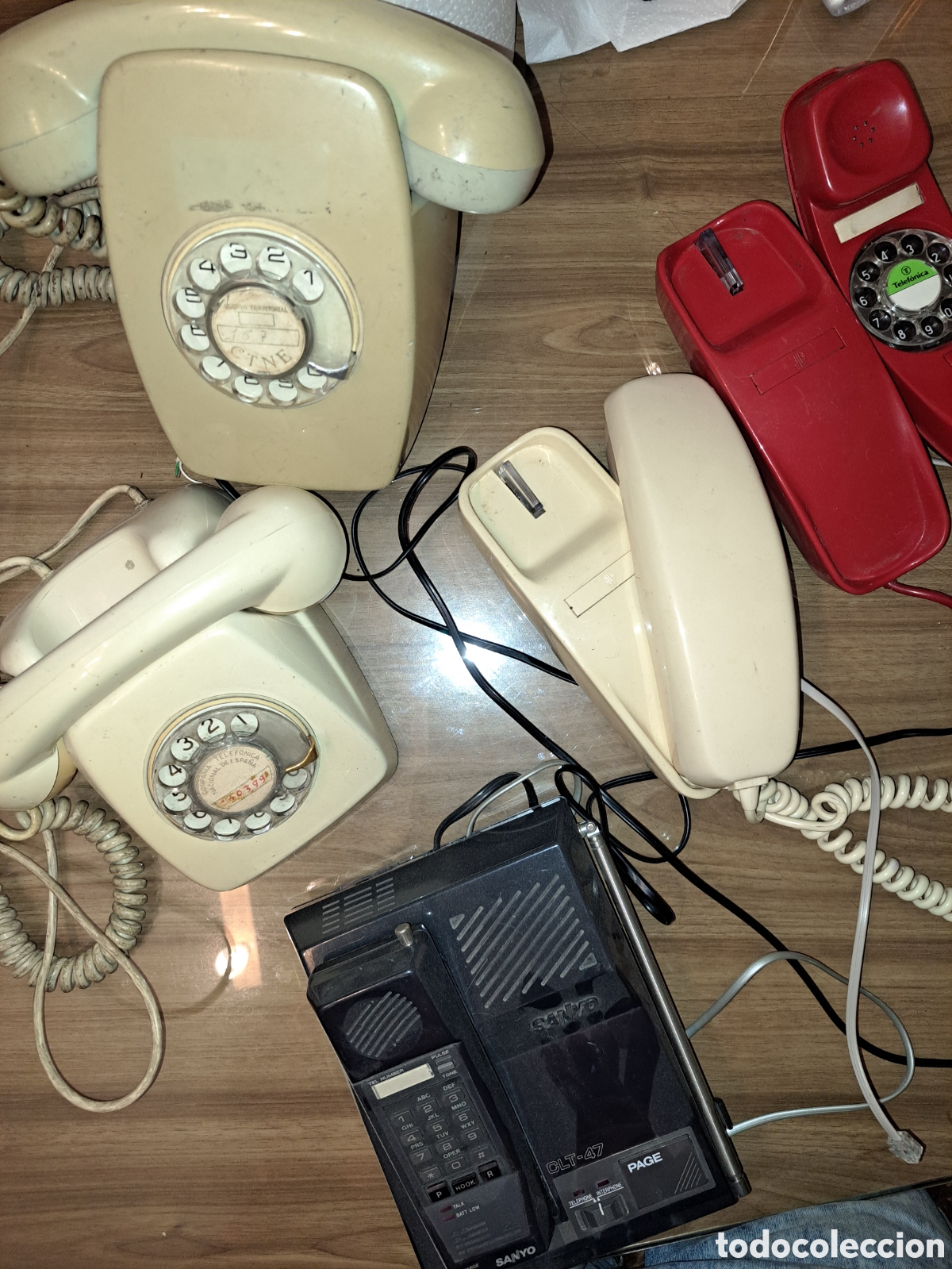 Tel&eacute;fonos: Lote 5 telefos antiguos - Foto 1