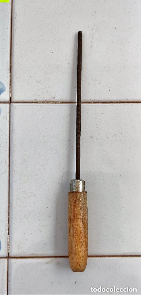Antig&uuml;edades: LIMA REDONDA CON MANGO DE MADERA - 16,5 CMS. - Foto 1