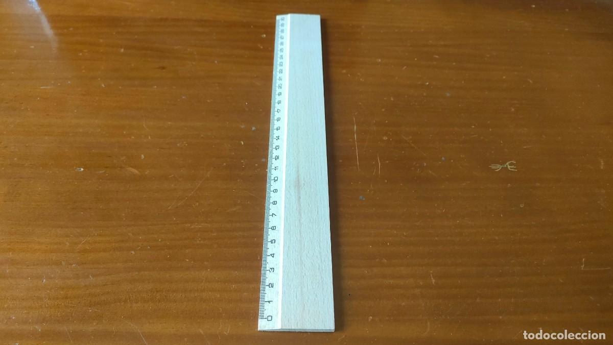 Antig&uuml;edades: REGLA DE MADERA GRADUADA EN CENT&Iacute;METROS. 30 Cm. - Foto 1