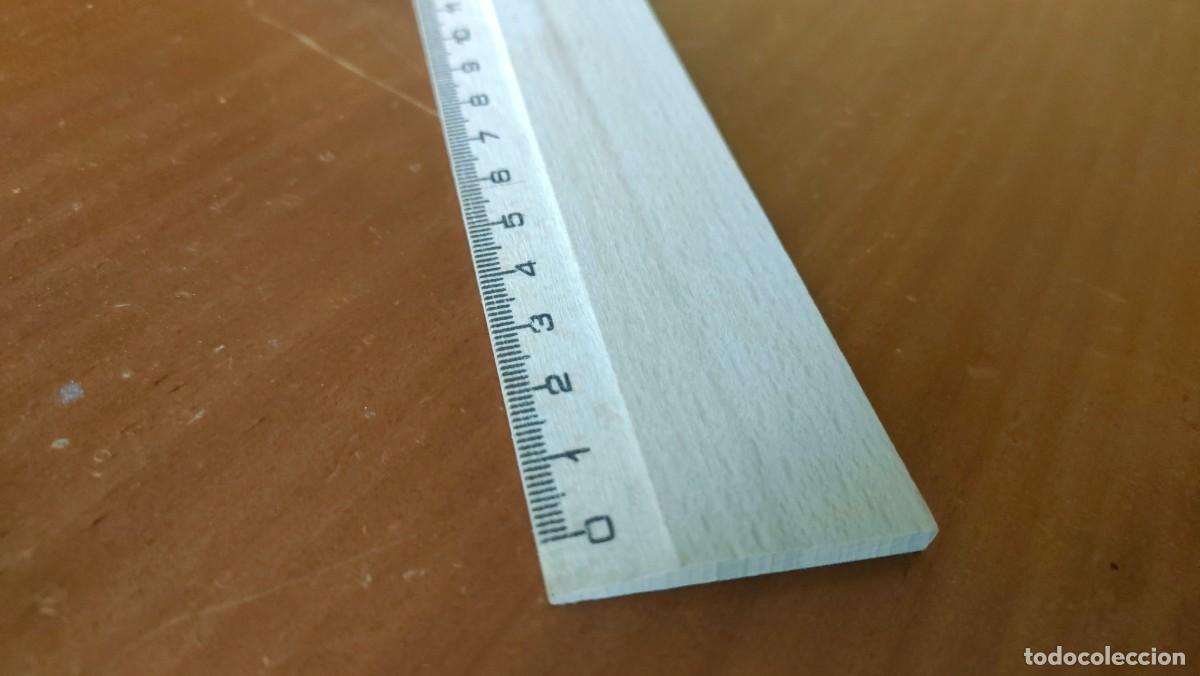 Antig&uuml;edades: REGLA DE MADERA GRADUADA EN CENT&Iacute;METROS. 30 Cm. - Foto 4
