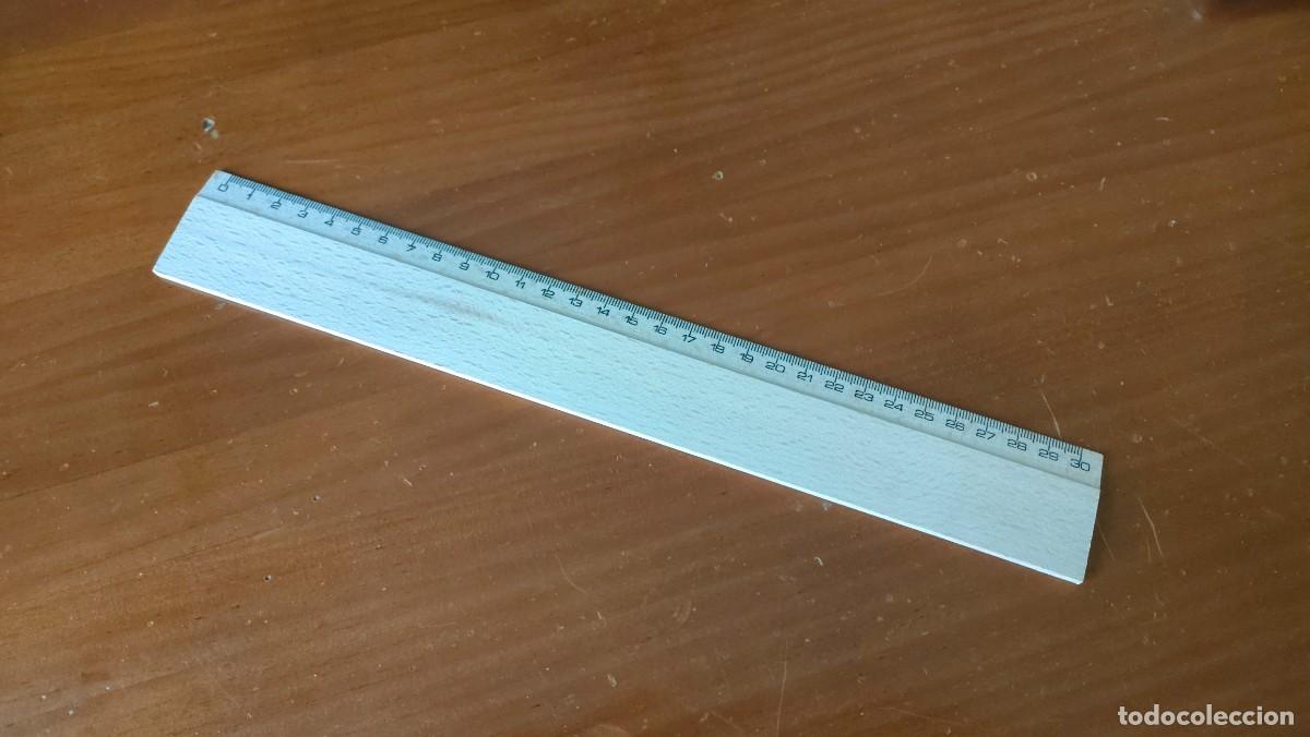 Antig&uuml;edades: REGLA DE MADERA GRADUADA EN CENT&Iacute;METROS. 30 Cm. - Foto 8