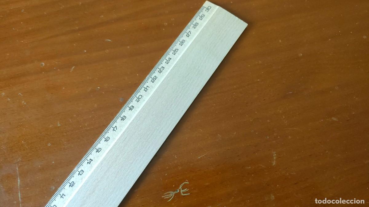 Antig&uuml;edades: REGLA DE MADERA GRADUADA EN CENT&Iacute;METROS. 30 Cm. - Foto 12