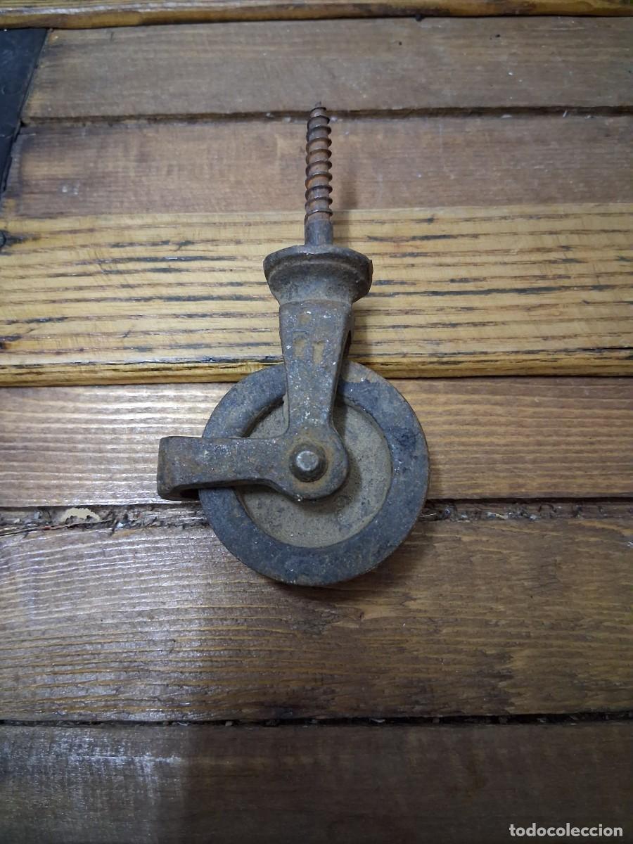 Antig&uuml;edades: Tornillo con polea del hierro fundido - Foto 1