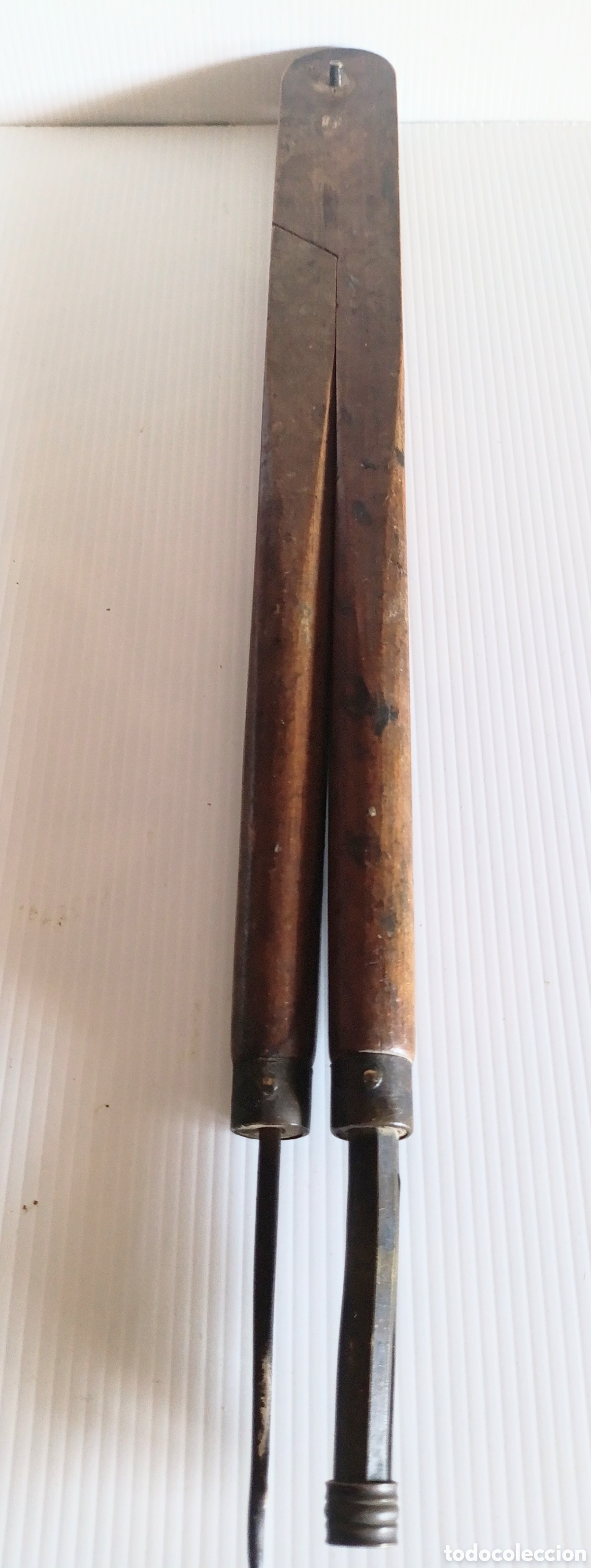 Antig&uuml;edades: Antiguo gran comp&aacute;s de madera 43 cm - Foto 2