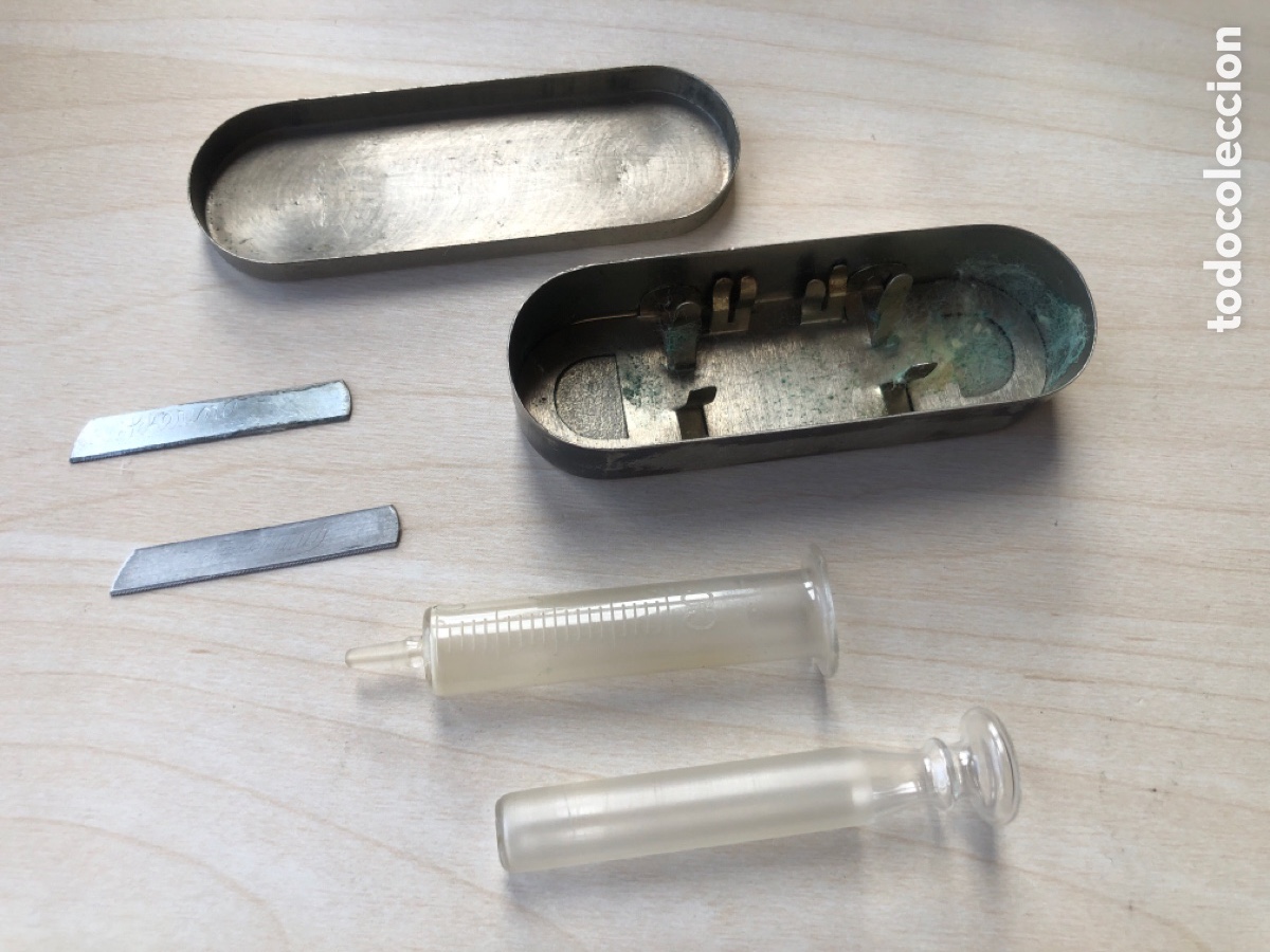 Antig&uuml;edades: ANTIGUA JERINGA DE VIDRIO EN CAJA DE ACERO INOXIDABLE JERINGUILLA PRACTICANTE. ASM