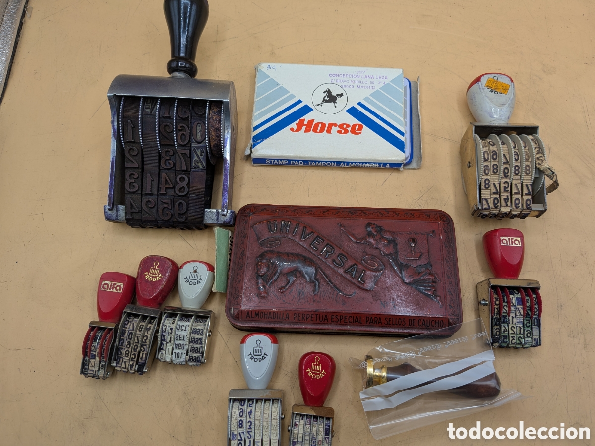 Antig&uuml;edades: CAJA HOJALATA UNIVERSAL N&deg;3 + FECHADORES