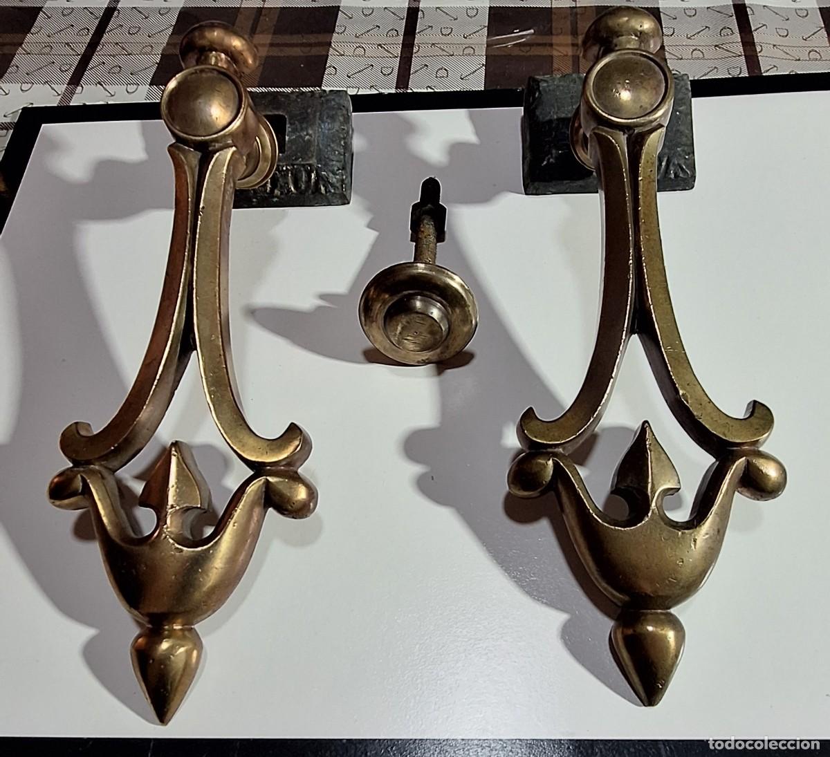 Antig&uuml;edades: Llamador doble de laton - Foto 1