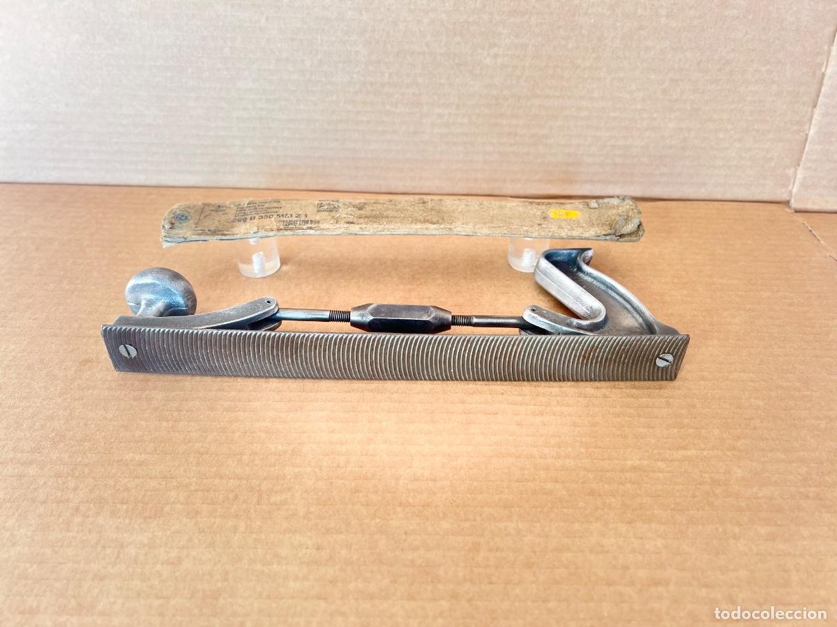 Antig&uuml;edades: Cepillo carpintero con lima para devastar madera - Foto 1