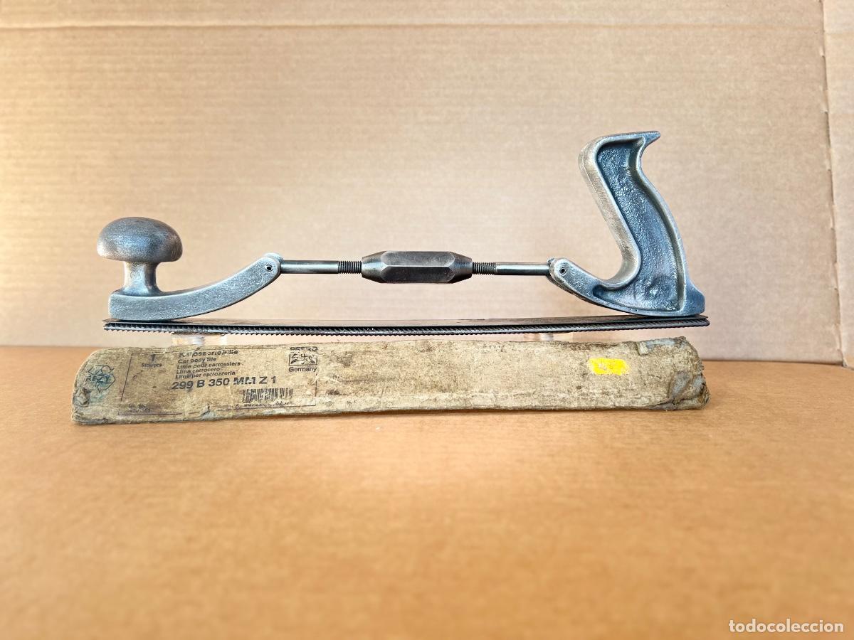 Antig&uuml;edades: Cepillo carpintero con lima para devastar madera - Foto 2