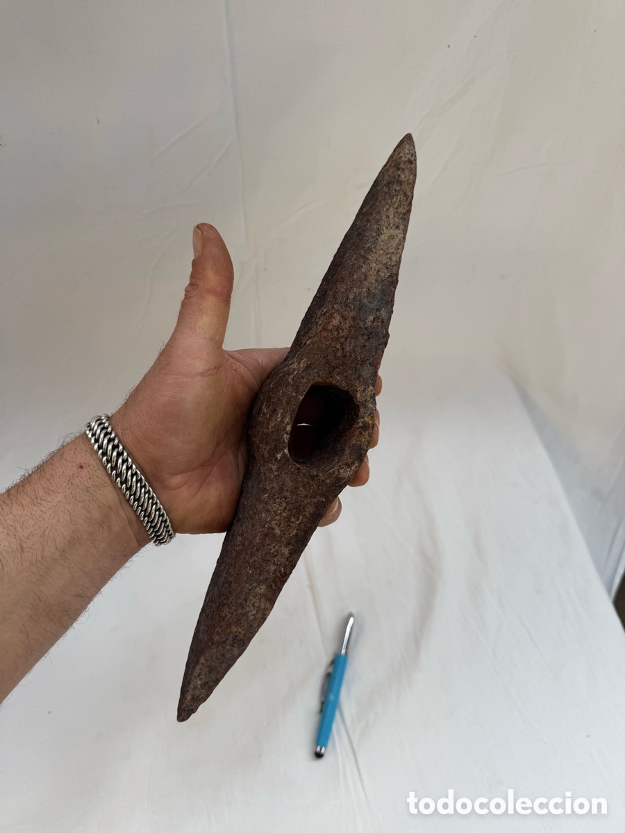 Antig&uuml;edades: Antiguo y gran martillo para picar piedra!Mide 36 cm!