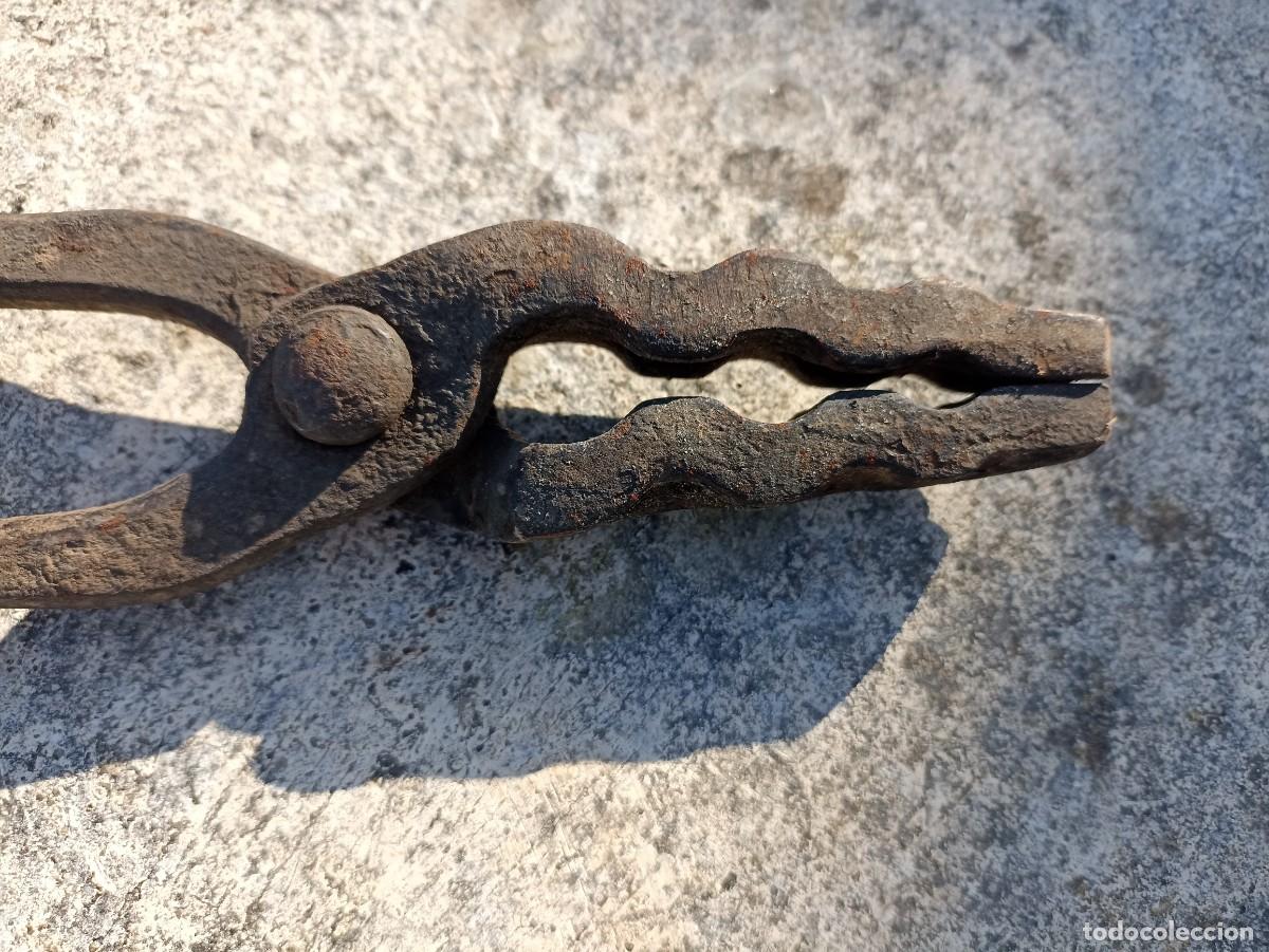 Antig&uuml;edades: Tenaza de herrero para la forja - Foto 1