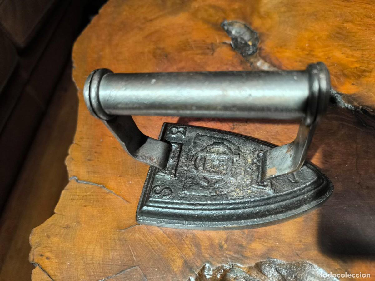 Antig&uuml;edades: ANTIGUA PLANCHA DE HIERRO S 3 - Foto 2