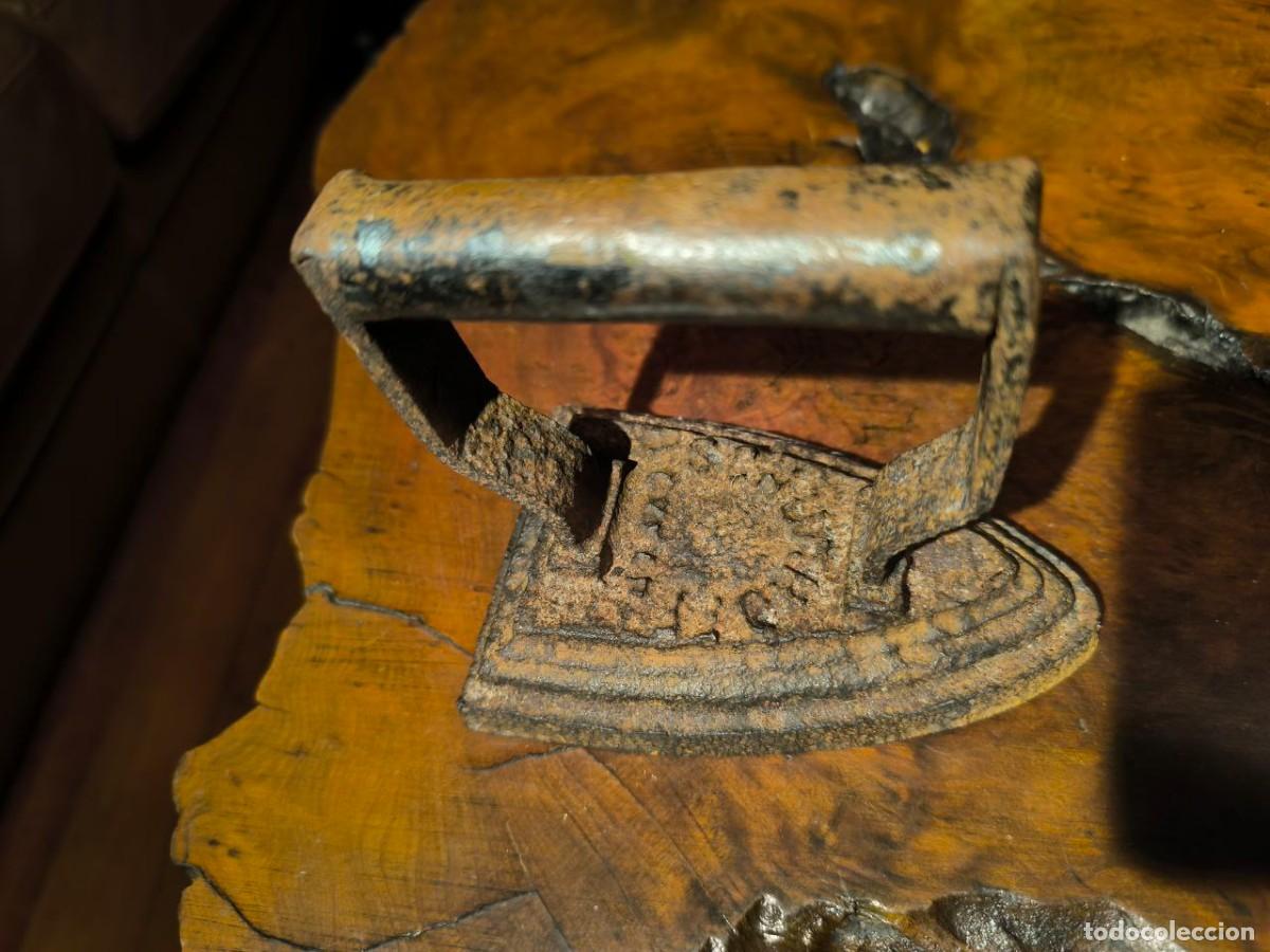 Antig&uuml;edades: ANTIGUA PLANCHA DE HIERRO - Foto 2
