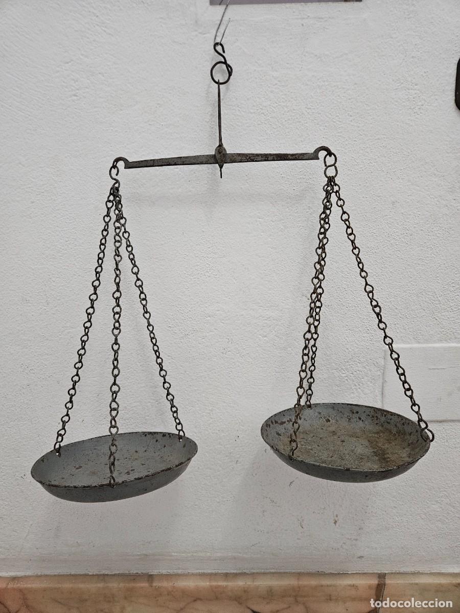 Antig&uuml;edades: Balanza antigua de dos platos - Foto 1
