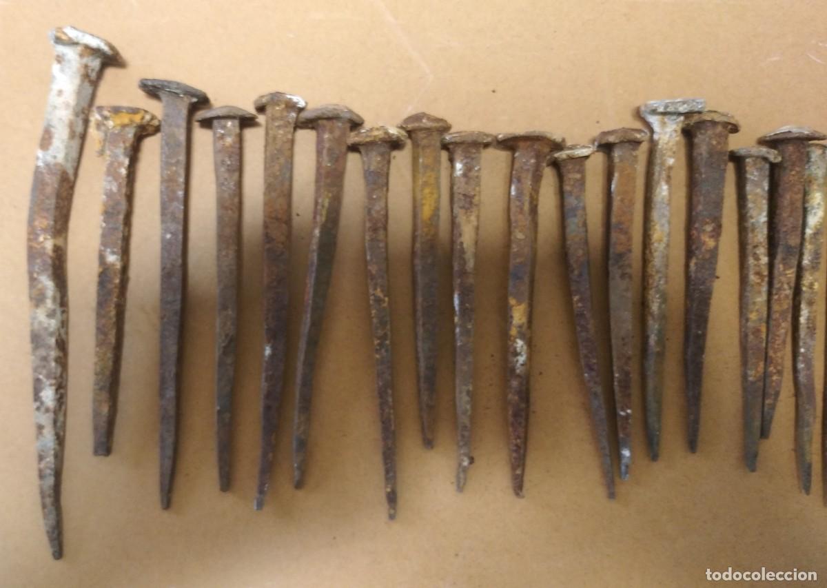 Antig&uuml;edades: Lote de antiguos clavos de forja. - Foto 3