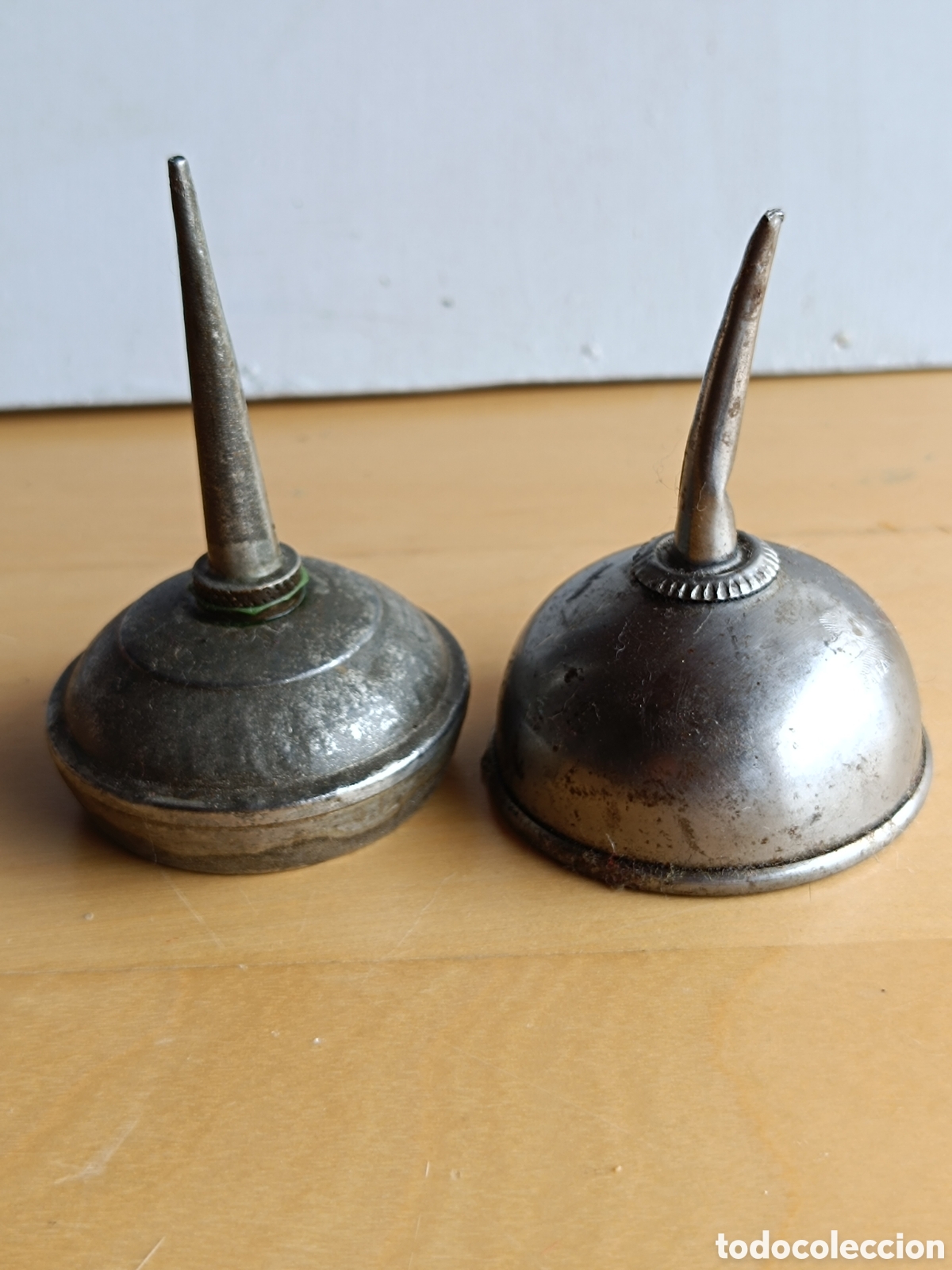 Antig&uuml;edades: 2 aceiteras de maquina de coser - Foto 1