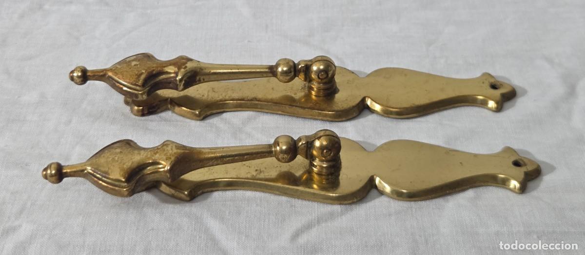 Antig&uuml;edades: Pareja de tiradores en bronce - Foto 4