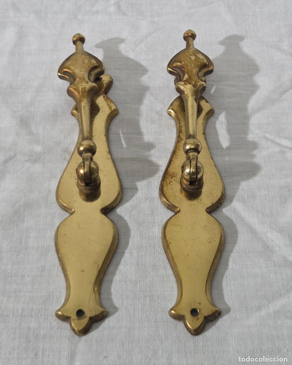 Antig&uuml;edades: Pareja de tiradores en bronce - Foto 6