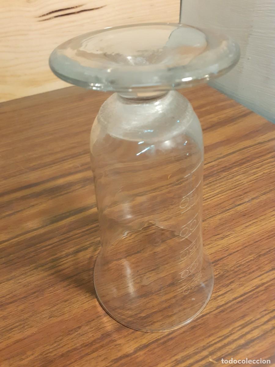Antig&uuml;edades: Vaso medidor de cristal de 250 cc - Foto 4