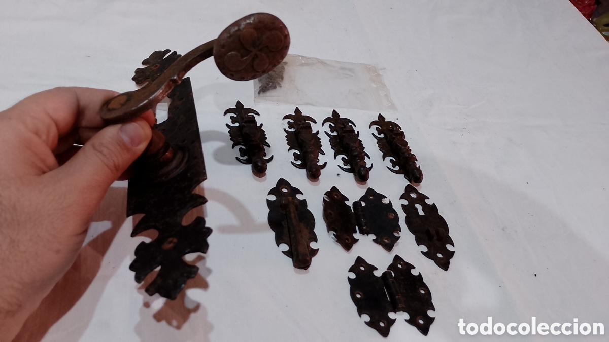 Antig&uuml;edades: Lote de herrajes antiguos de forja - Foto 1