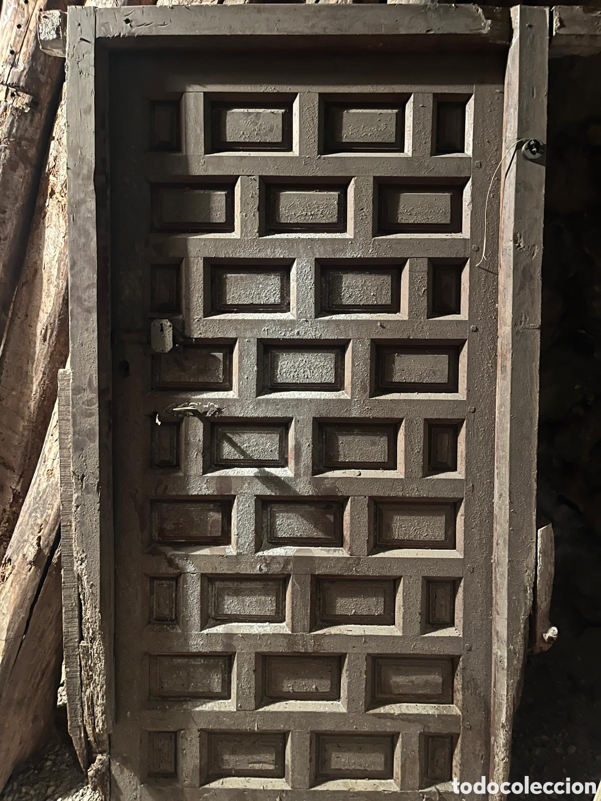 Antig&uuml;edades: Puerta antigua. Cerradura - Foto 1