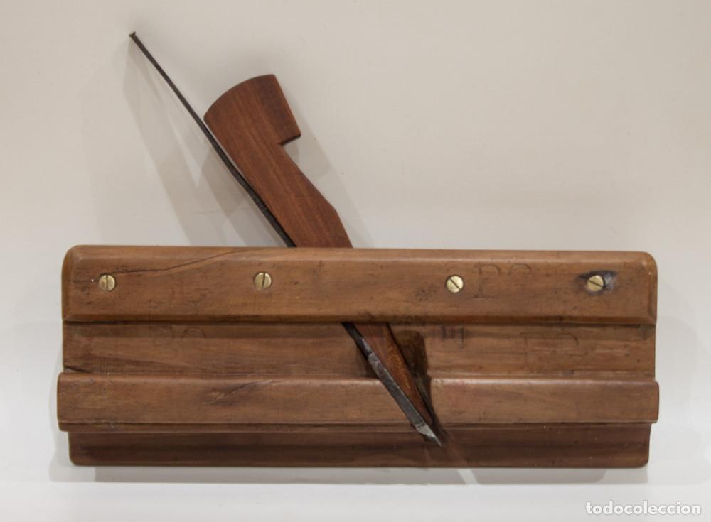 Antig&uuml;edades: ANTIGUO CEPILLO MOLDURERO DE MADERA DE SERBAL. - Foto 1