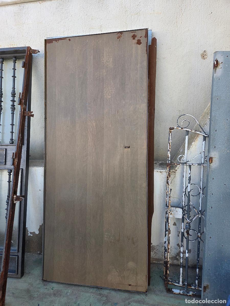 Antig&uuml;edades: puerta antiocupa con su llave - Foto 1