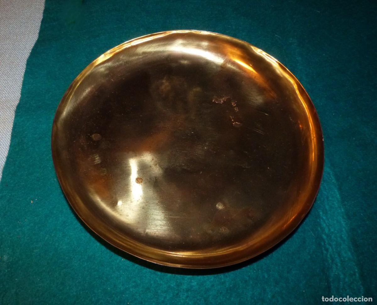 Antig&uuml;edades: PLATO DE METAL DE BALANZA - Foto 7