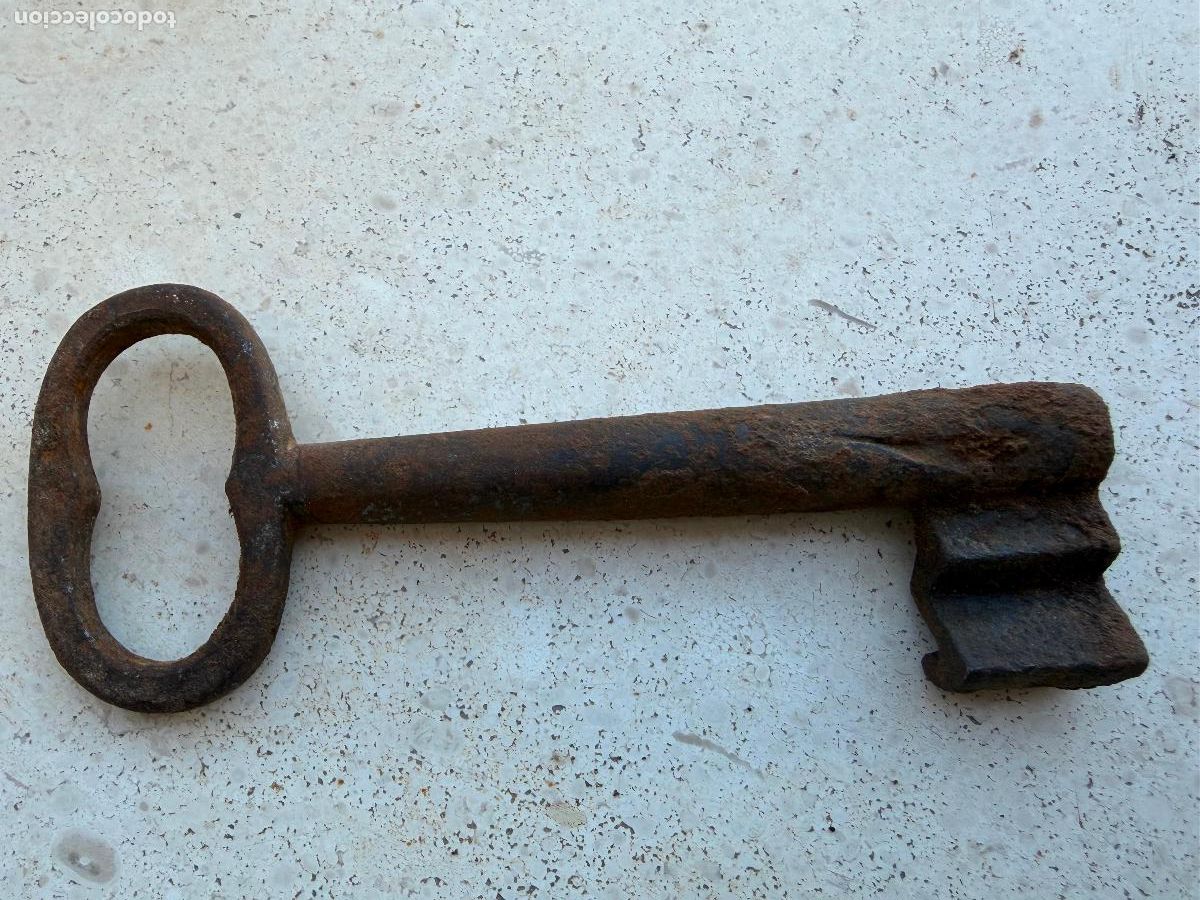 Antig&uuml;edades: Antigua llave de forja - Foto 3