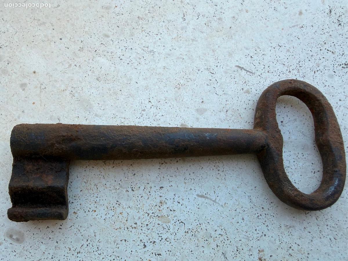 Antig&uuml;edades: Antigua llave de forja - Foto 1