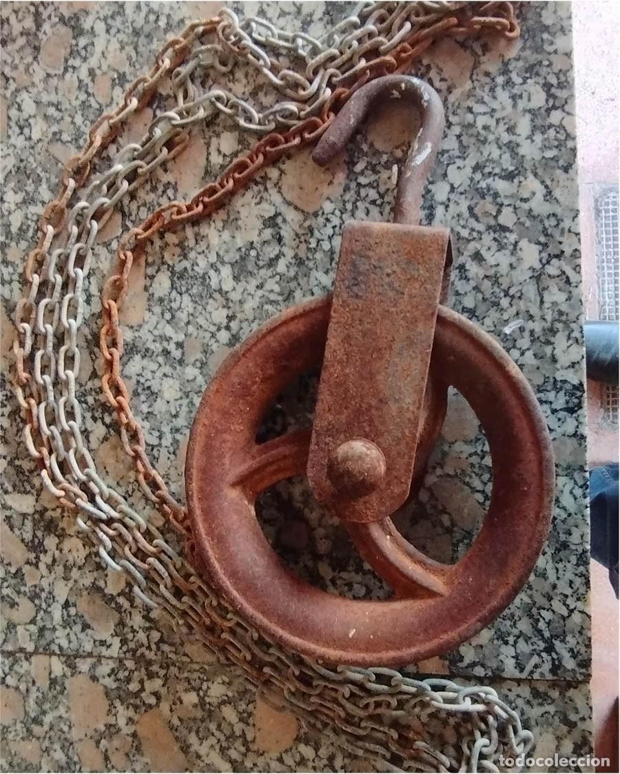 Antig&uuml;edades: ANTIGUA GARRUCHA O POLEA DE POZO EN HIERRO CON CADENA (+ 3 METROS) MIDE 18 CM DE DIAMETRO POR 4 DE A