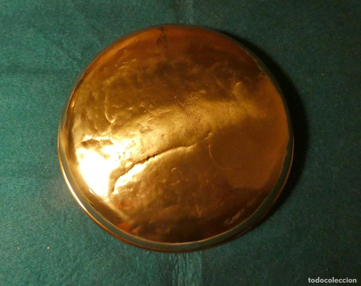 Antig&uuml;edades: PLATO DE BALANZA DE METAL - Foto 4