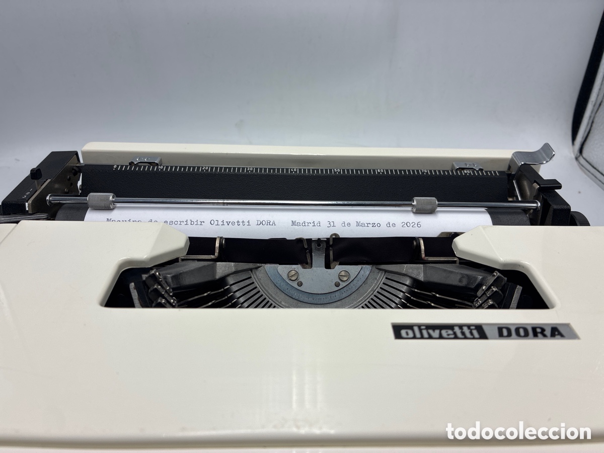 Antig&uuml;edades: M&aacute;quina de Escribir Olivetti Dora. - Foto 2
