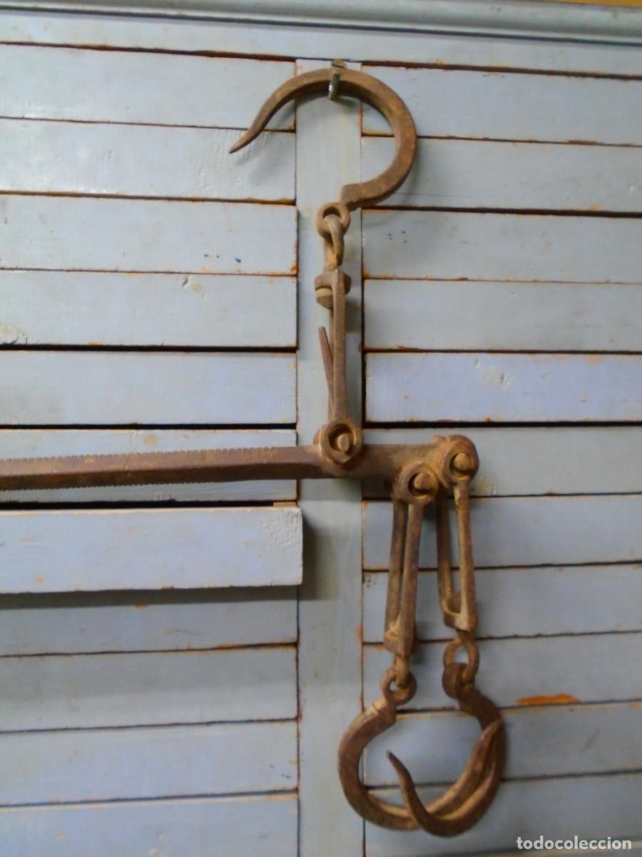 Antig&uuml;edades: GRANDIOSA ROMANA ANTIGUA A FORJA,COMTRAPESA DE 4 KG.PESO TOTAL 6`7 KG.BRAZO 84 CM.