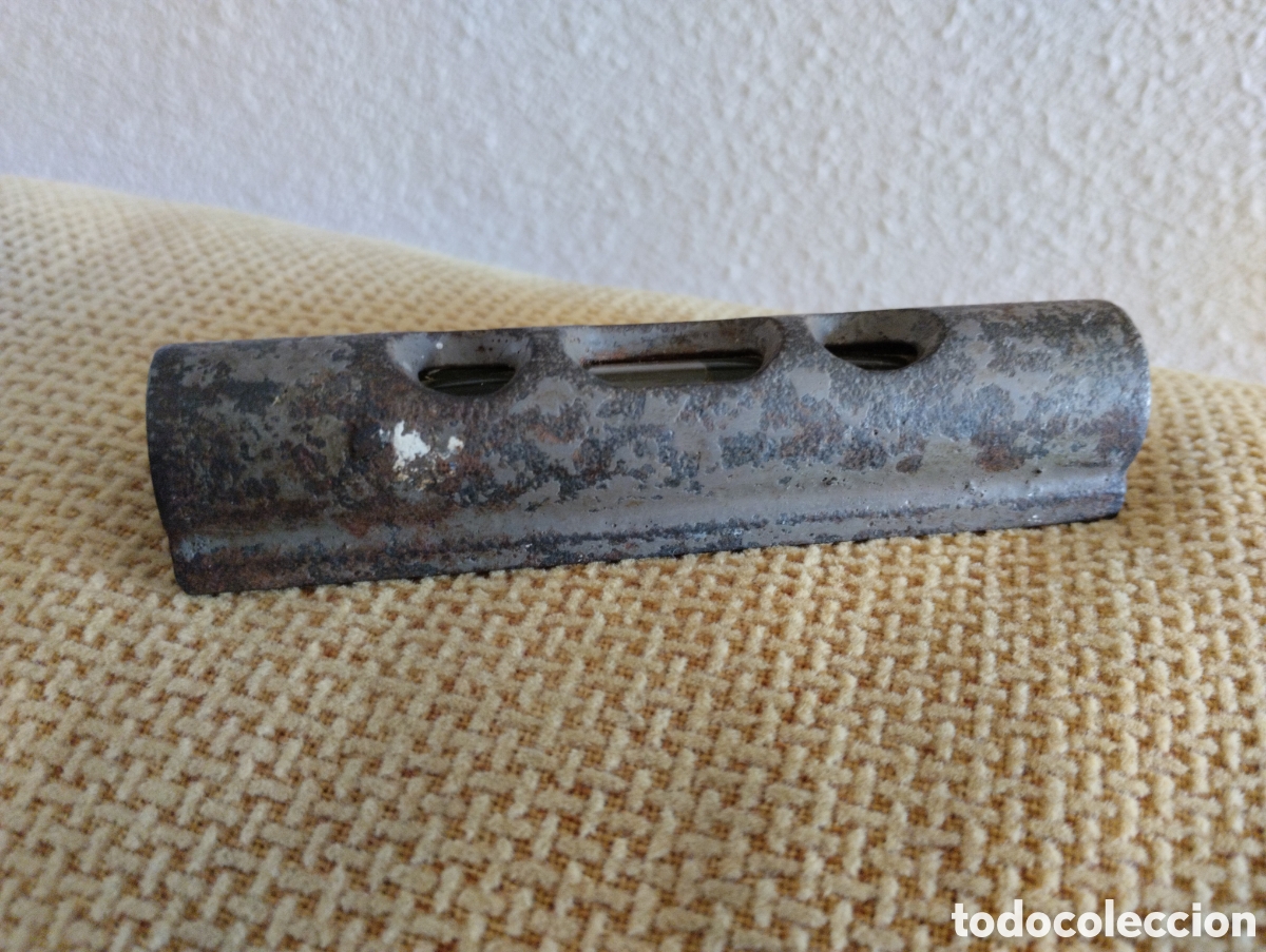 Antig&uuml;edades: Nivel de hierro antiguo - Foto 3