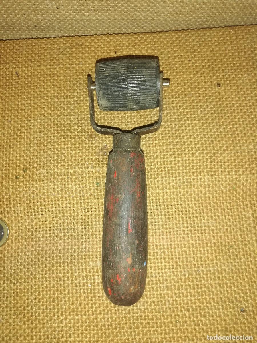 Antig&uuml;edades: Rodillo antiguo mango de madera - Foto 2