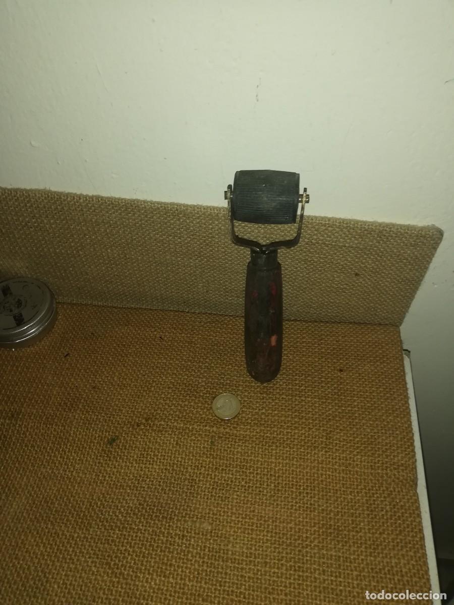 Antig&uuml;edades: Rodillo antiguo mango de madera - Foto 3
