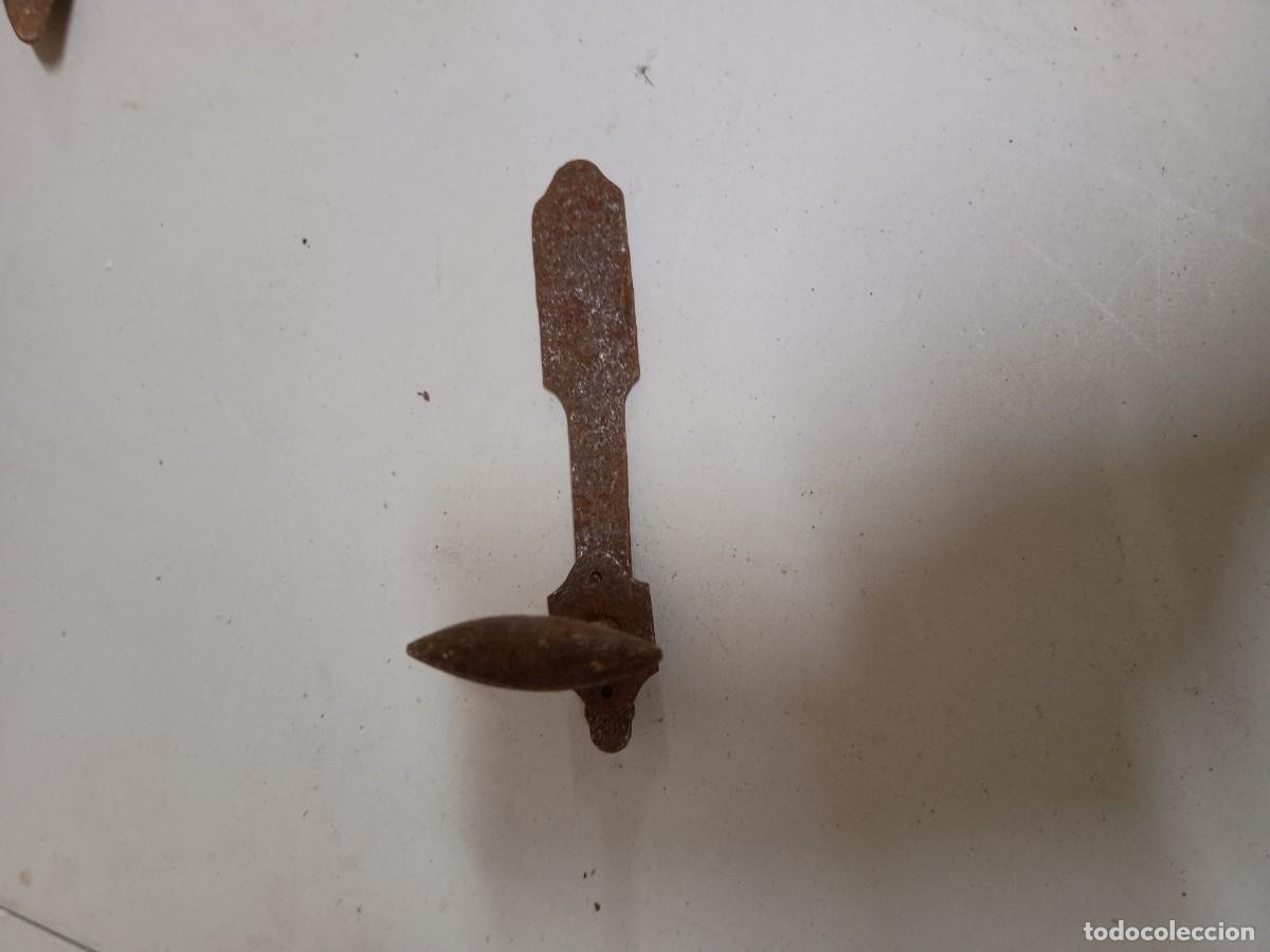 Antig&uuml;edades: Pestillo de ventana. - Foto 2