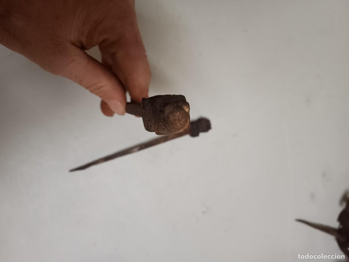 Antig&uuml;edades: Clavos de forja decorados de forja - Foto 2