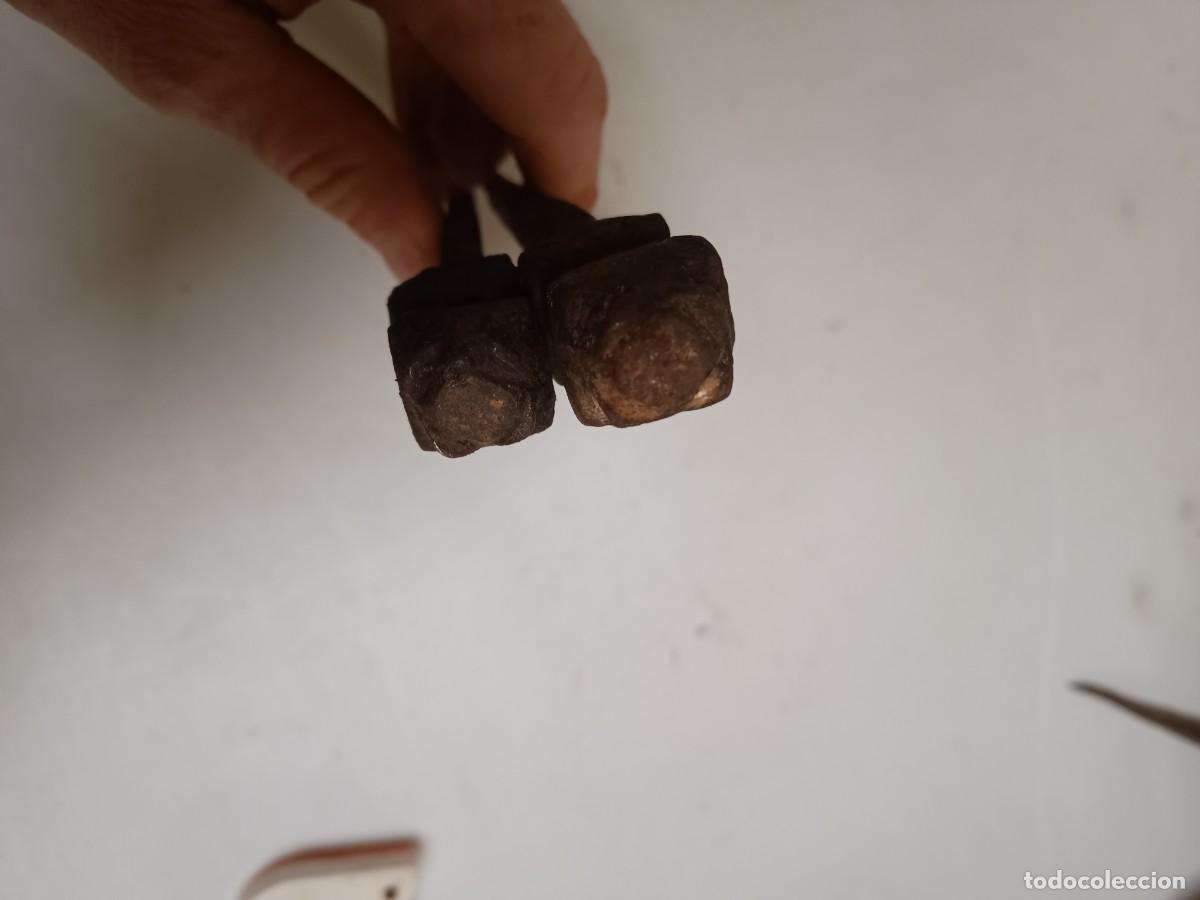 Antig&uuml;edades: Clavos de forja decorados de forja - Foto 3