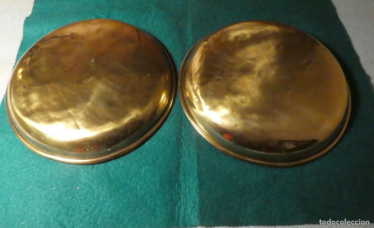 Antig&uuml;edades: DOS PLATOS DE BALANZA EN METAL - Foto 8