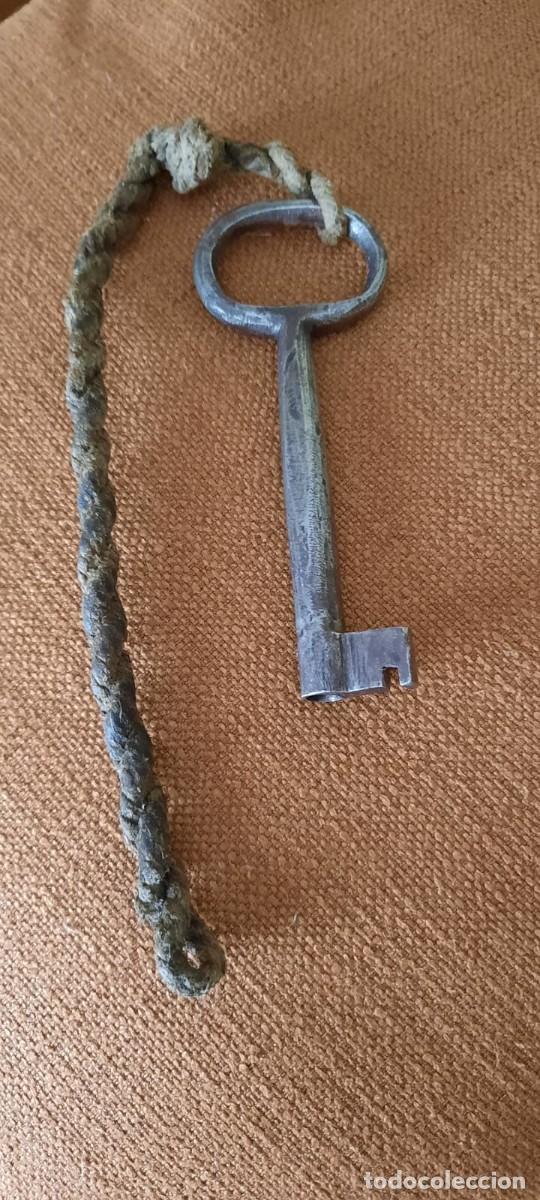 Antig&uuml;edades: ANTIGUA LLAVE CON LLAVERO - Foto 3