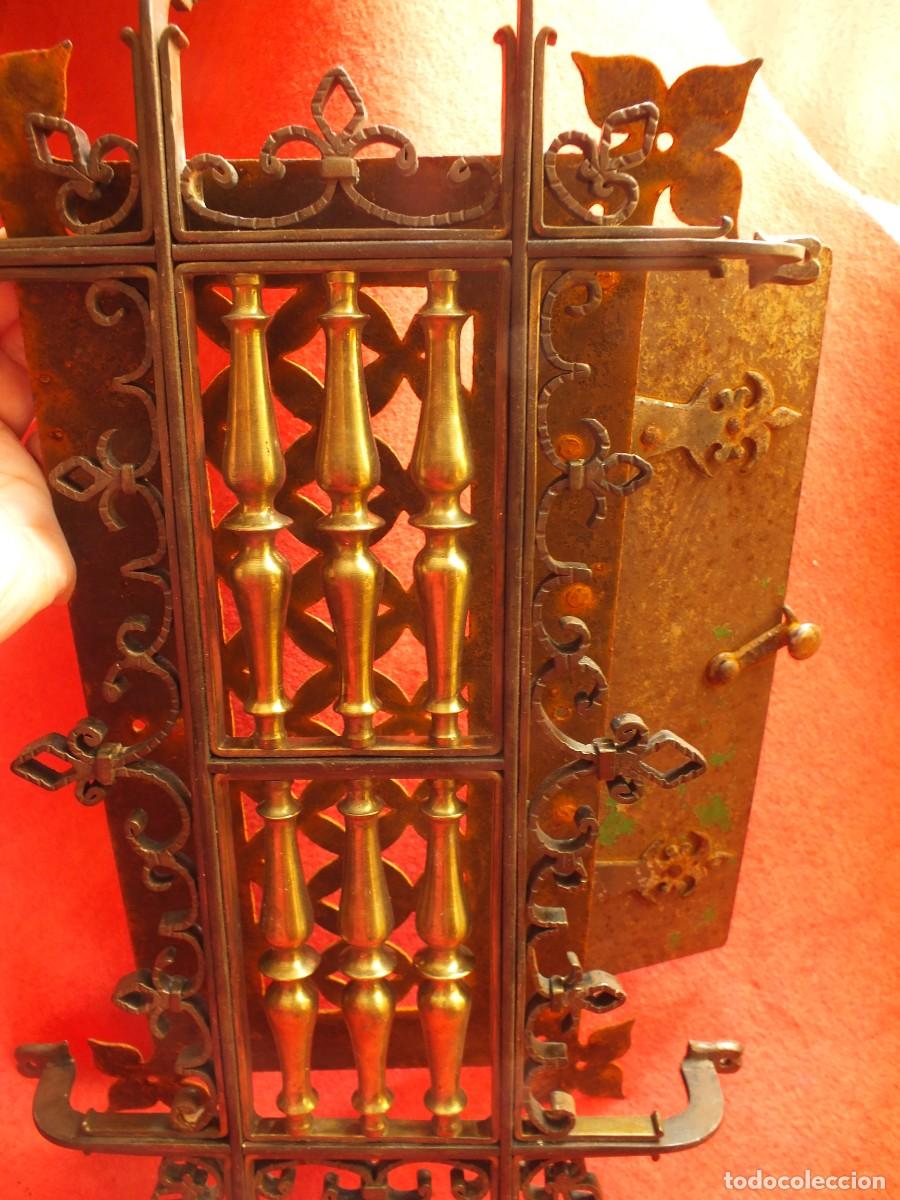 Antig&uuml;edades: EXCEPCIONAL MIRILLA COMPLETA EN BRONCE Y FORJA PARA PUERTA O PORT&Oacute;N CON REJILLA Y PORTEZUELA