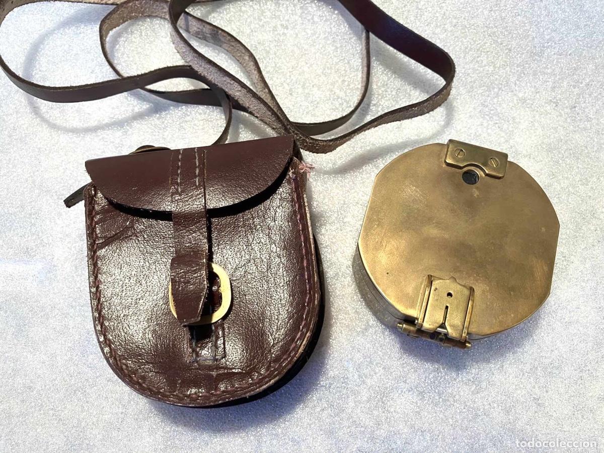 Antig&uuml;edades: Br&uacute;jula n&aacute;utica lat&oacute;n bronce con funda - Foto 2