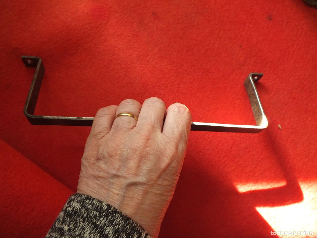 Antig&uuml;edades: ASA GRANDE TIRADOR MANILLA DE HIERRO