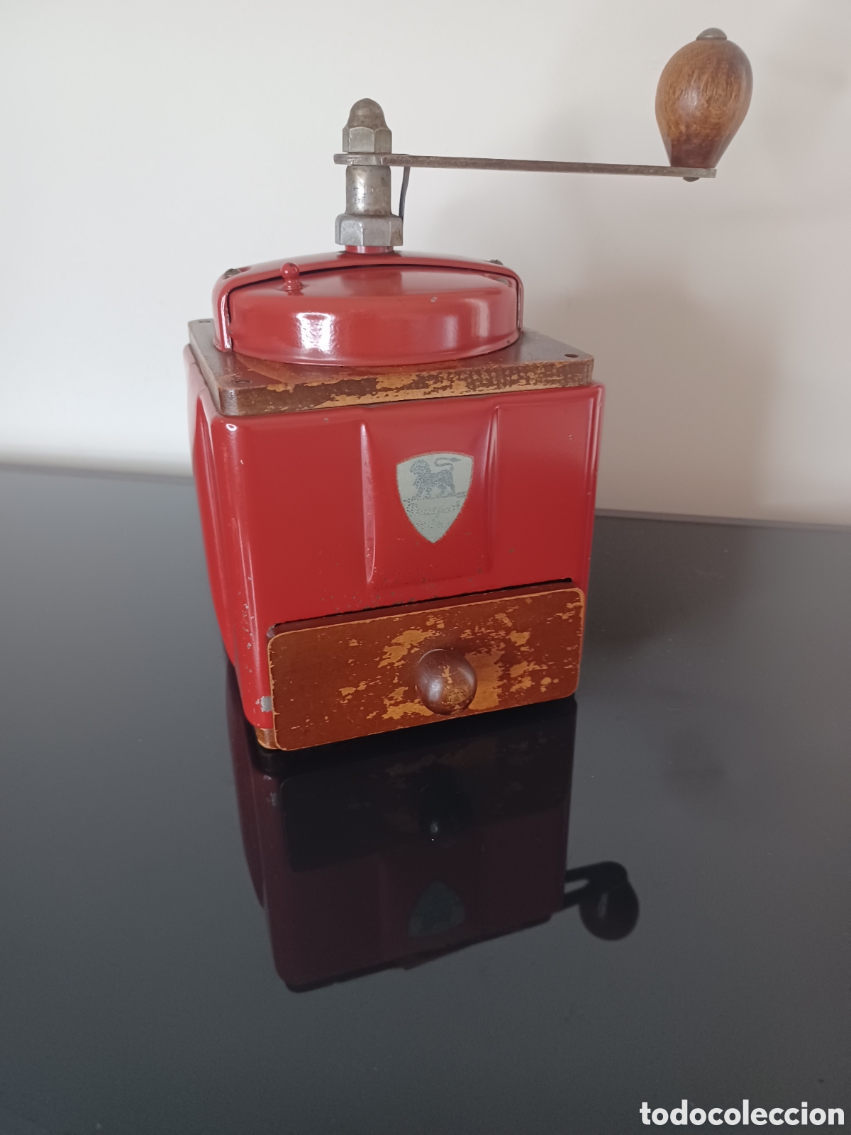 Antig&uuml;edades: Molinillo de caf&eacute; Peugeot vintage rojo a&ntilde;os 50/60 &ndash; original franc&eacute;s funcional